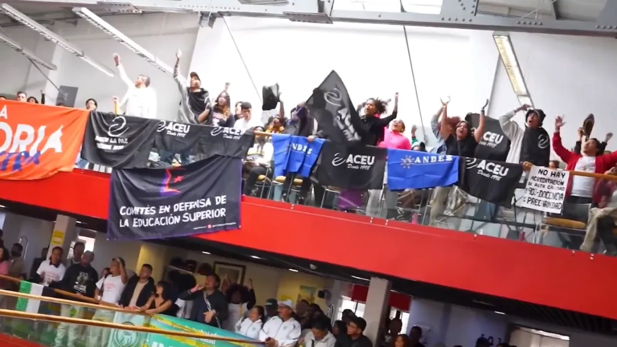 Estudiantes de UTS Santander exigen "Más plata para la U": MinEducación respalda reforma a Ley 30 en movilización histórica.