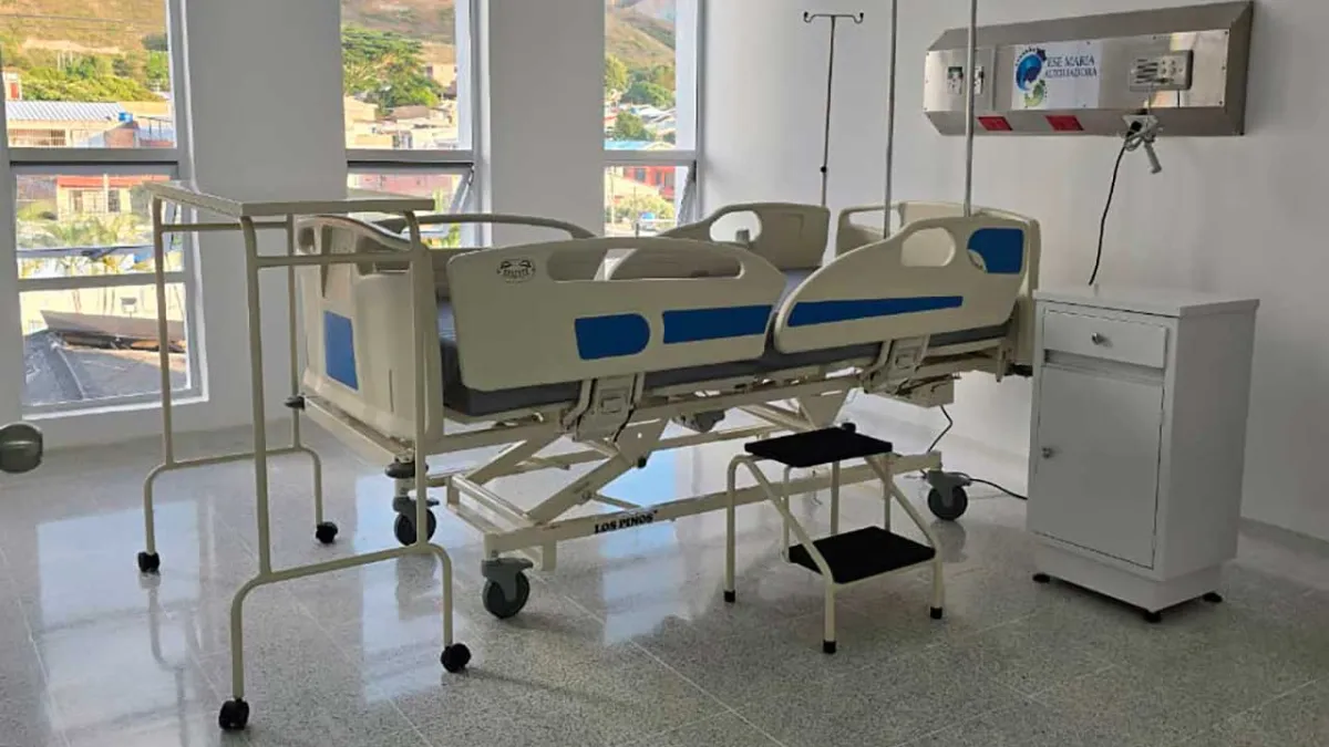 Petro inaugura hospital modernizado que beneficiará a 194 mil huilenses.