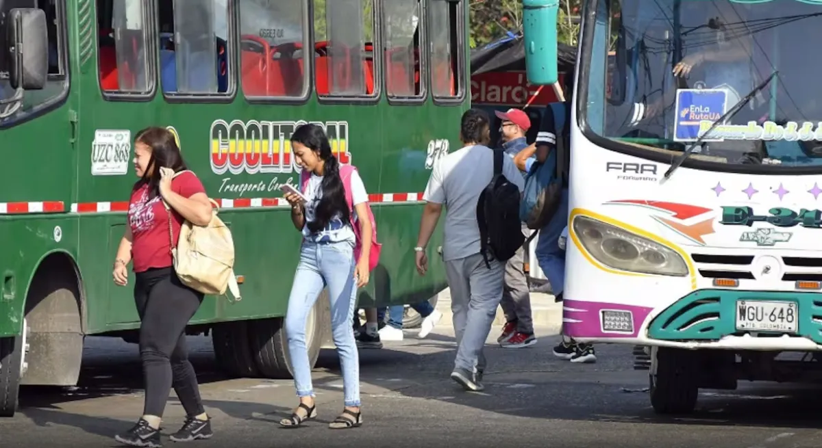 Atlántico invierte $1.525 millones en transporte universitario para 3.750 jóvenes.