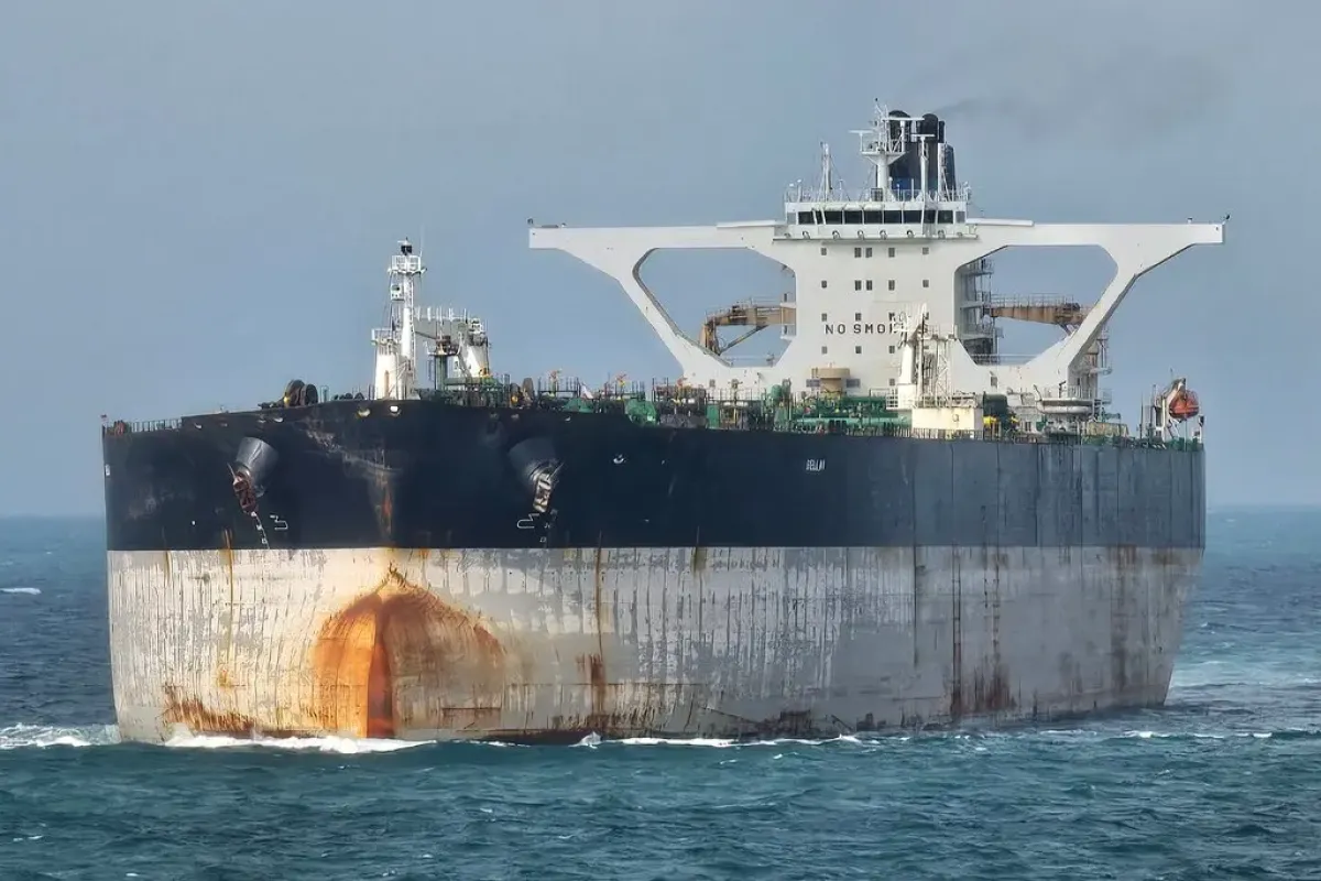 Estados Unidos busca interceptar petrolero ruso en el Atlántico Norte.