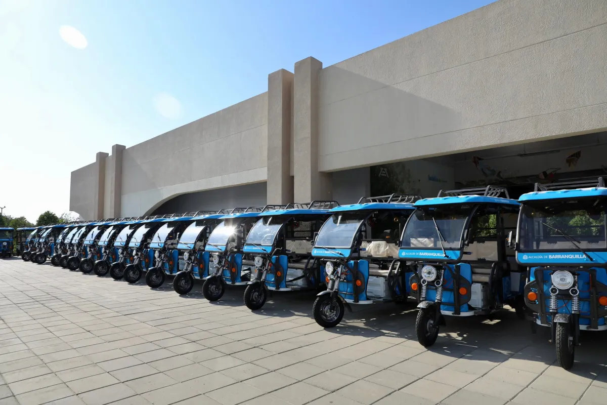 Alcaldía entrega 41 motocarros eléctricos a bicitaxistas de Puerto Mocho.