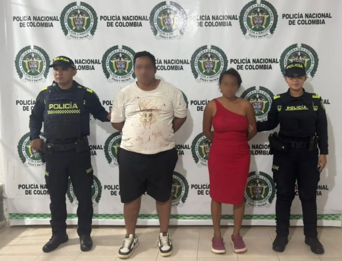 Pareja capturada por violencia intrafamiliar en barrio Primero de Mayo.