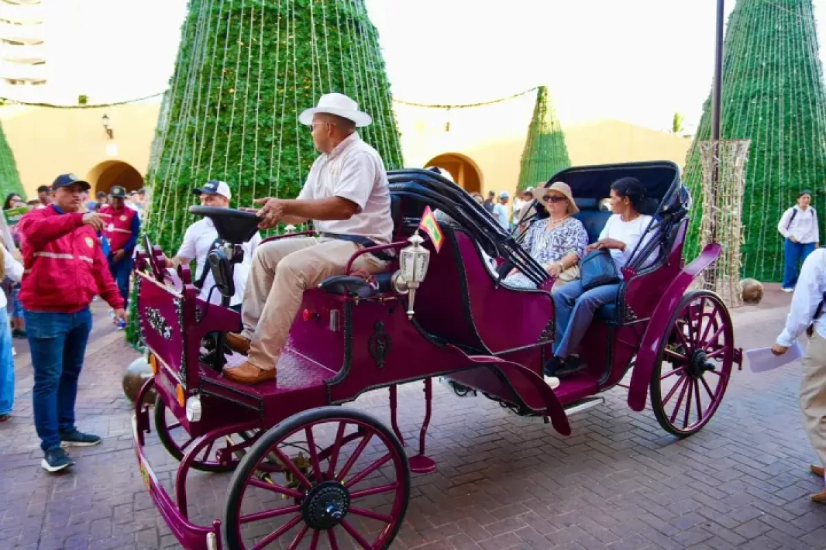 Regresan los paseos gratuitos en coches eléctricos al Centro Histórico de Cartagena.